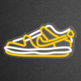 LETRERO NEÓN JORDAN LOW AMARILLO